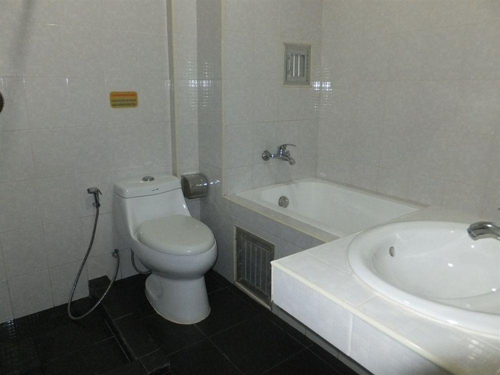 Dengba Hostel Phuket Patong Ngoại thất bức ảnh