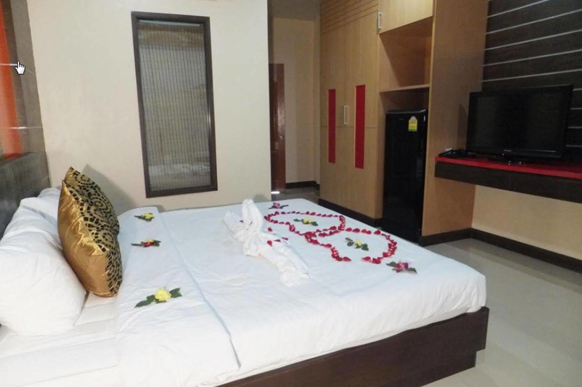 Dengba Hostel Phuket Patong Ngoại thất bức ảnh