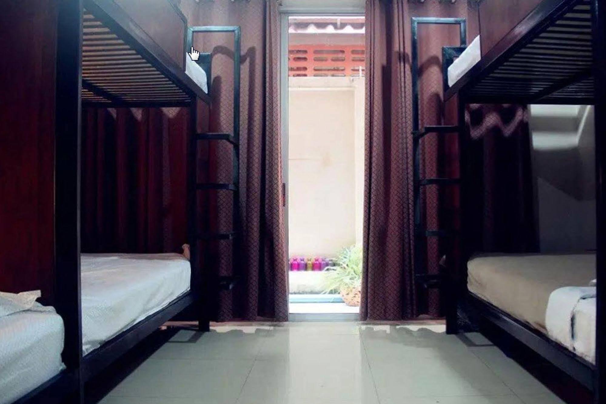 Dengba Hostel Phuket Patong Ngoại thất bức ảnh